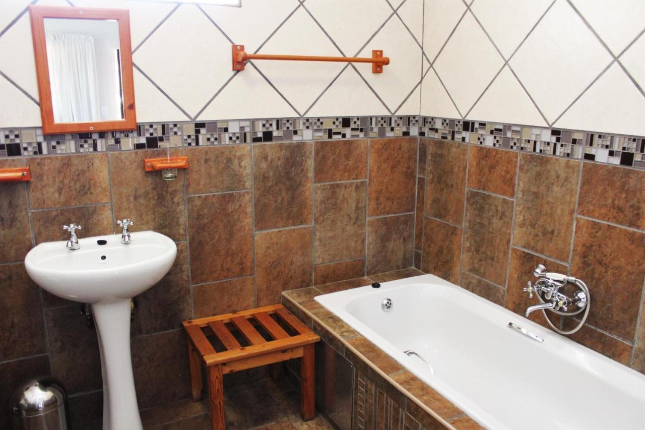 Ngwenya Boutique Hotel Lephalale ภายนอก รูปภาพ