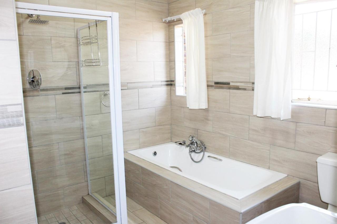 Ngwenya Boutique Hotel Lephalale ภายนอก รูปภาพ